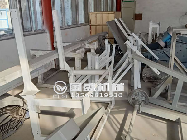 新鄉(xiāng)各種規(guī)格皮帶輸送機(jī) 新鄉(xiāng)各種規(guī)格皮帶輸送機(jī)